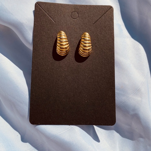 Shell Earrings - Picture 2 of 2